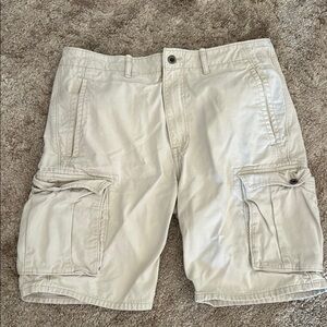 🍍Levi’s cargo shorts🍍waist 18”🍍9” inseam🍍